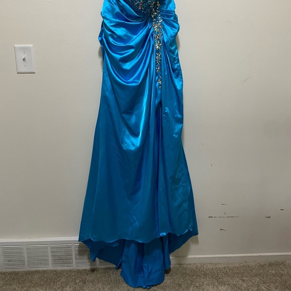 💎Prom Dress with Gem Detailing - Sky Blue💎 - Picture 10 of 12